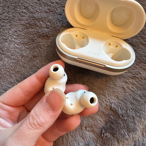 NWOT Heyday Wireless Earbuds and Case - Picture 11 of 12